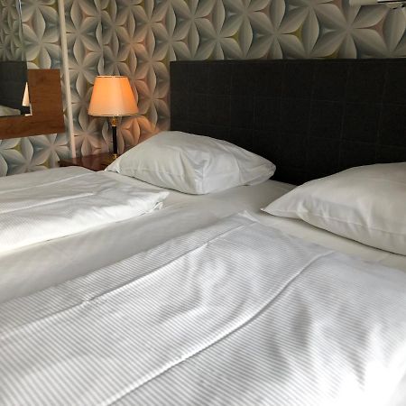 Hotel Moji Koeln Esterno foto