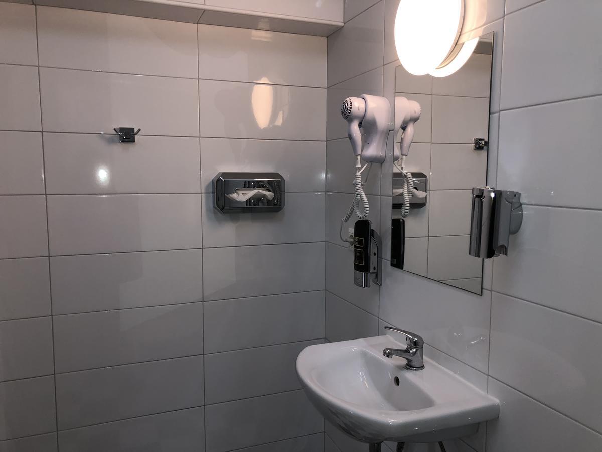 Hotel Moji Koeln Esterno foto