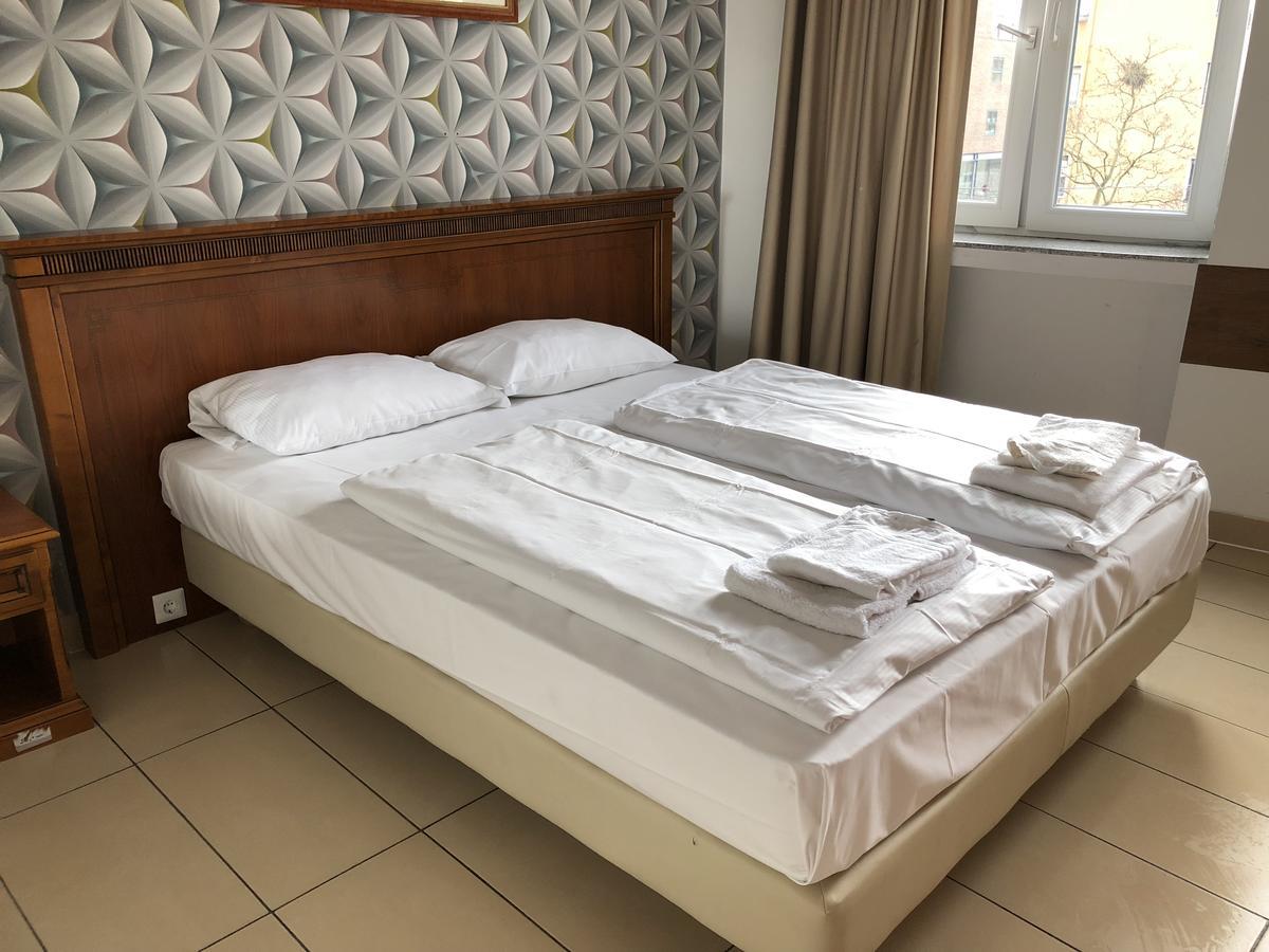Hotel Moji Koeln Esterno foto