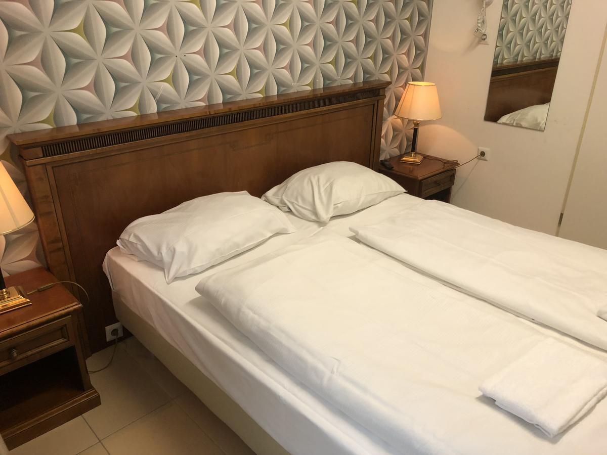 Hotel Moji Koeln Esterno foto